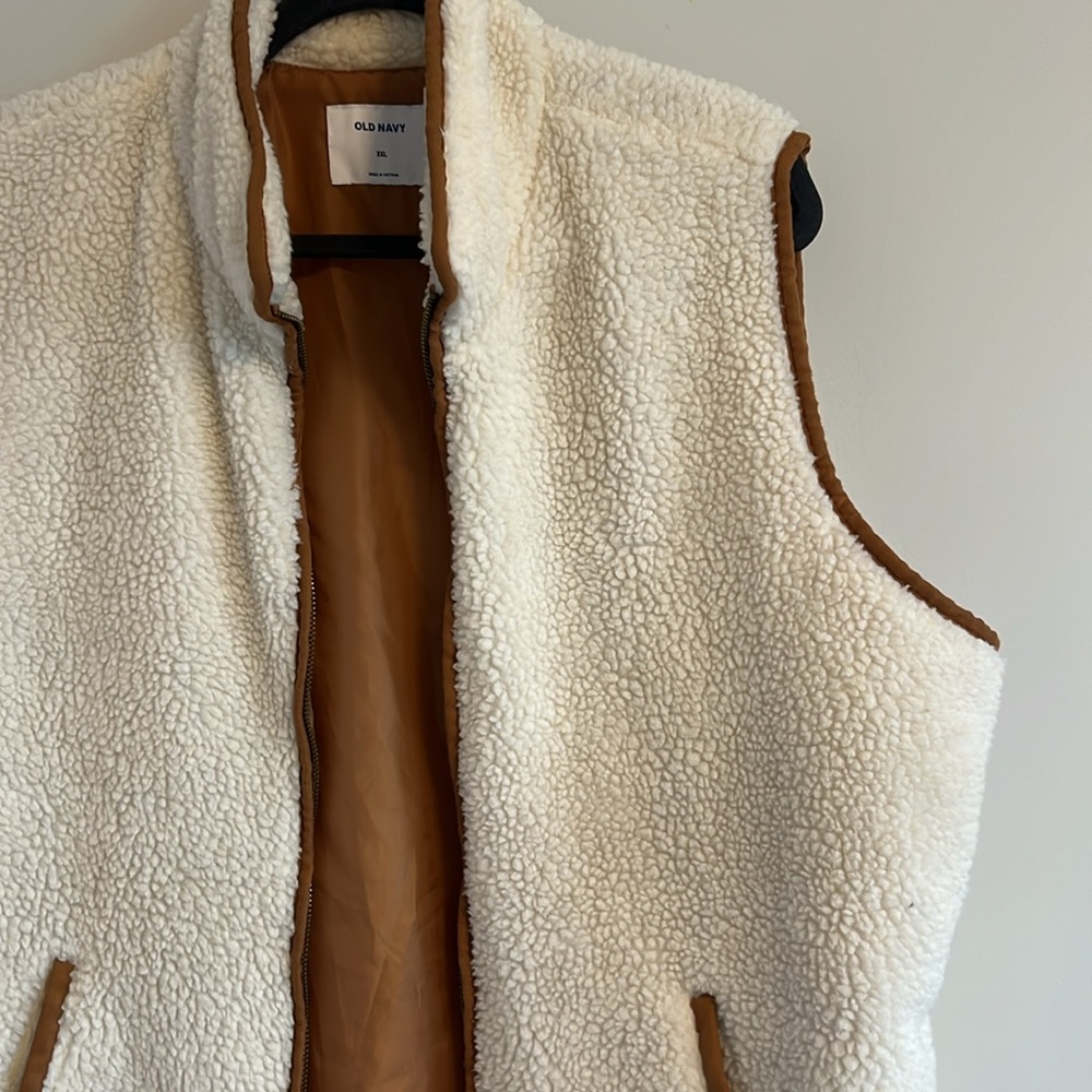 Old Navy Sherpa Vest - Picture 2 of 7